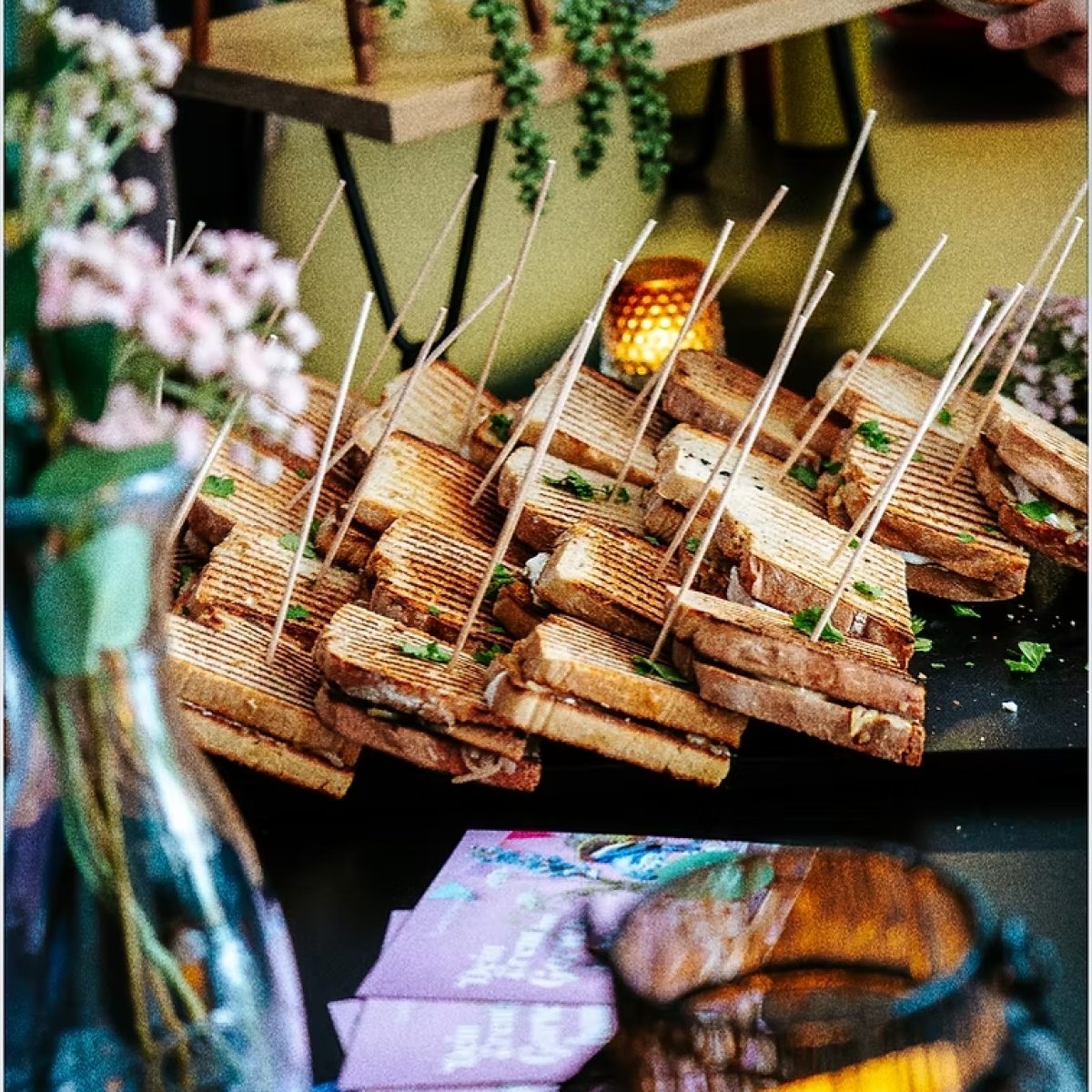 e1058d_15c9ee10271e49c49f032b2ff4ccee4a_mv2