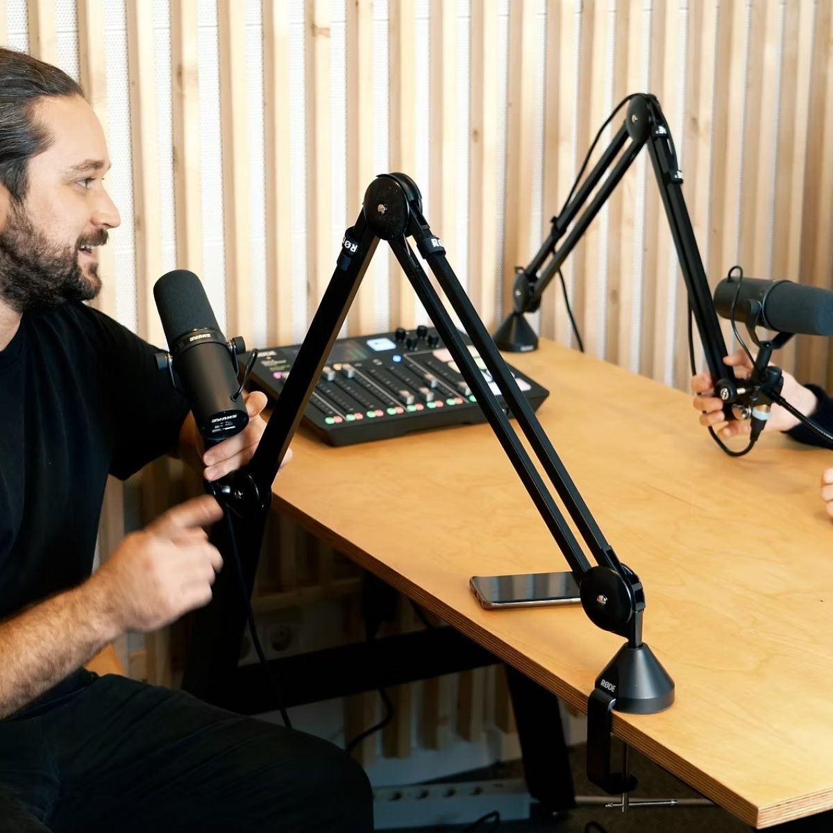 e1058d_61f9918041aa430ab105ec931cc771fe_mv2